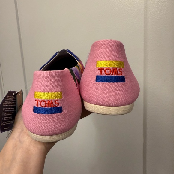 BNWT Limited Edition Artist Edition TOMS - Picture 5 of 8